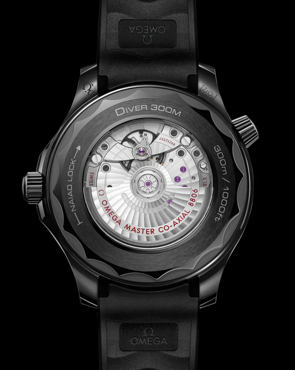 43.5 mm, black ceramic on rubber strap
