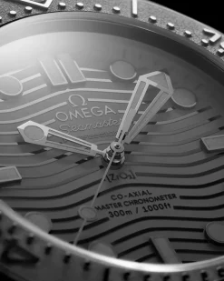 43.5 mm, black ceramic on rubber strap