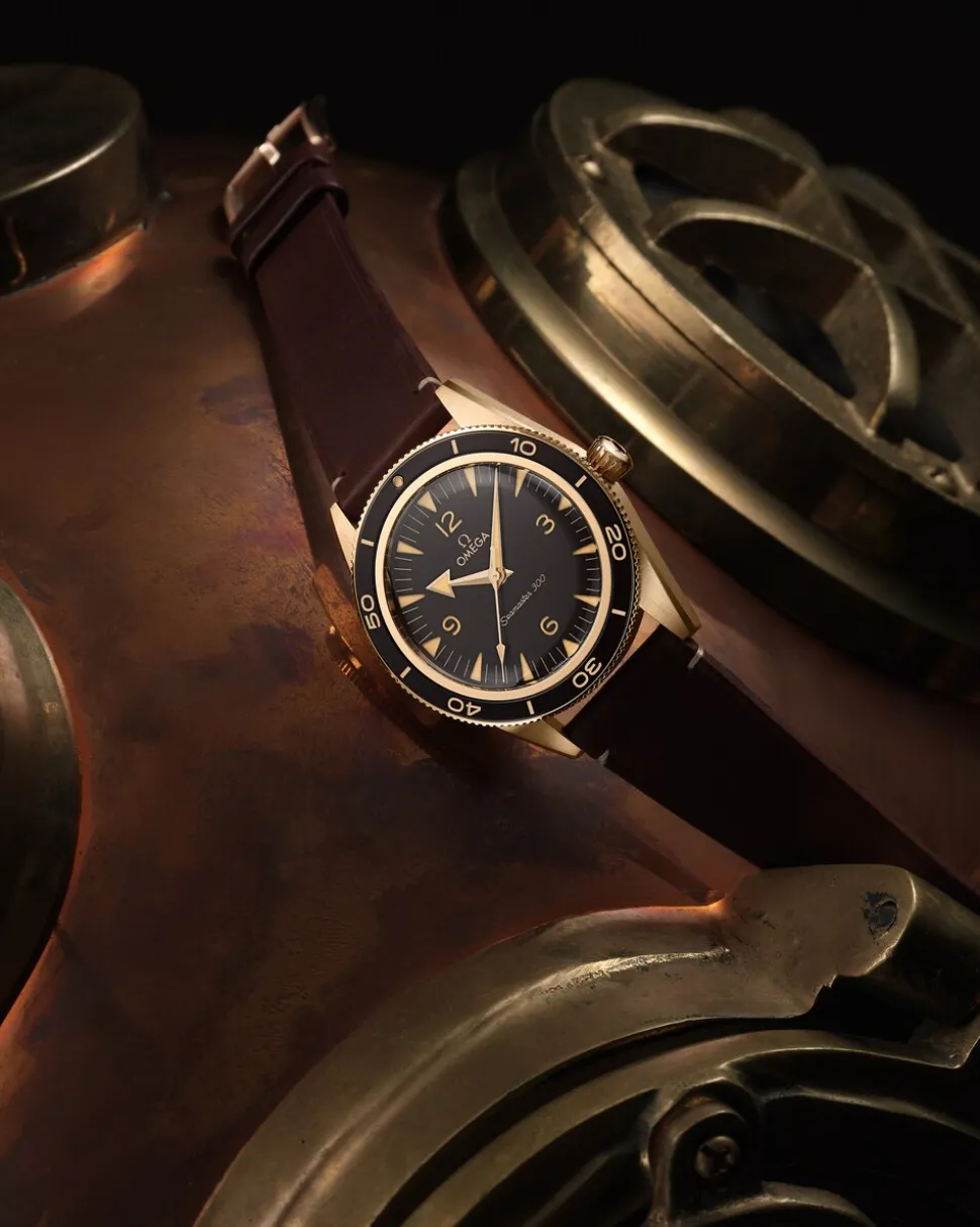 41 mm, Bronze gold on leather strap