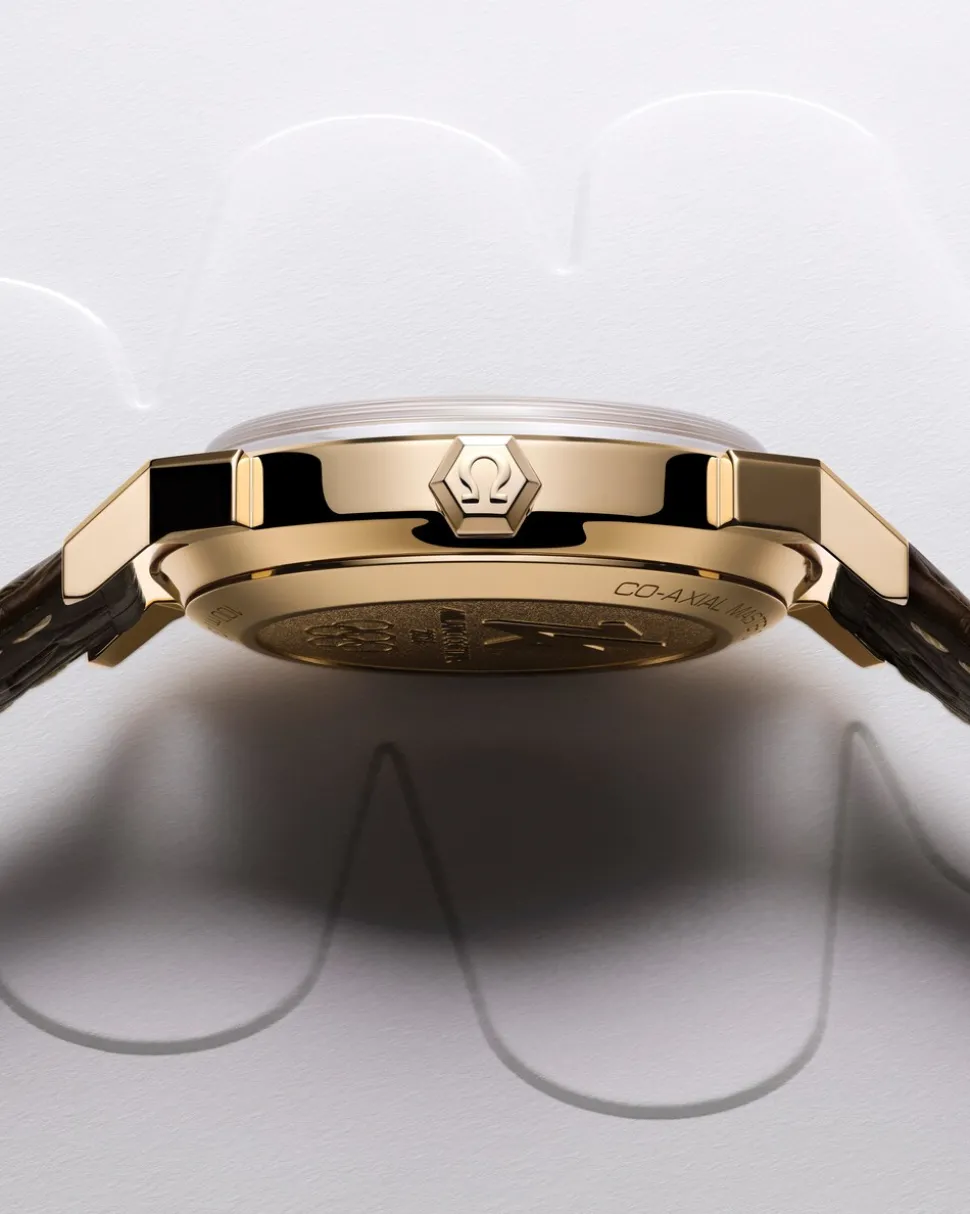 37 mm, Moonshine™ gold on alligator