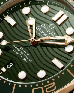 42 mm, Moonshine™ gold on rubber strap