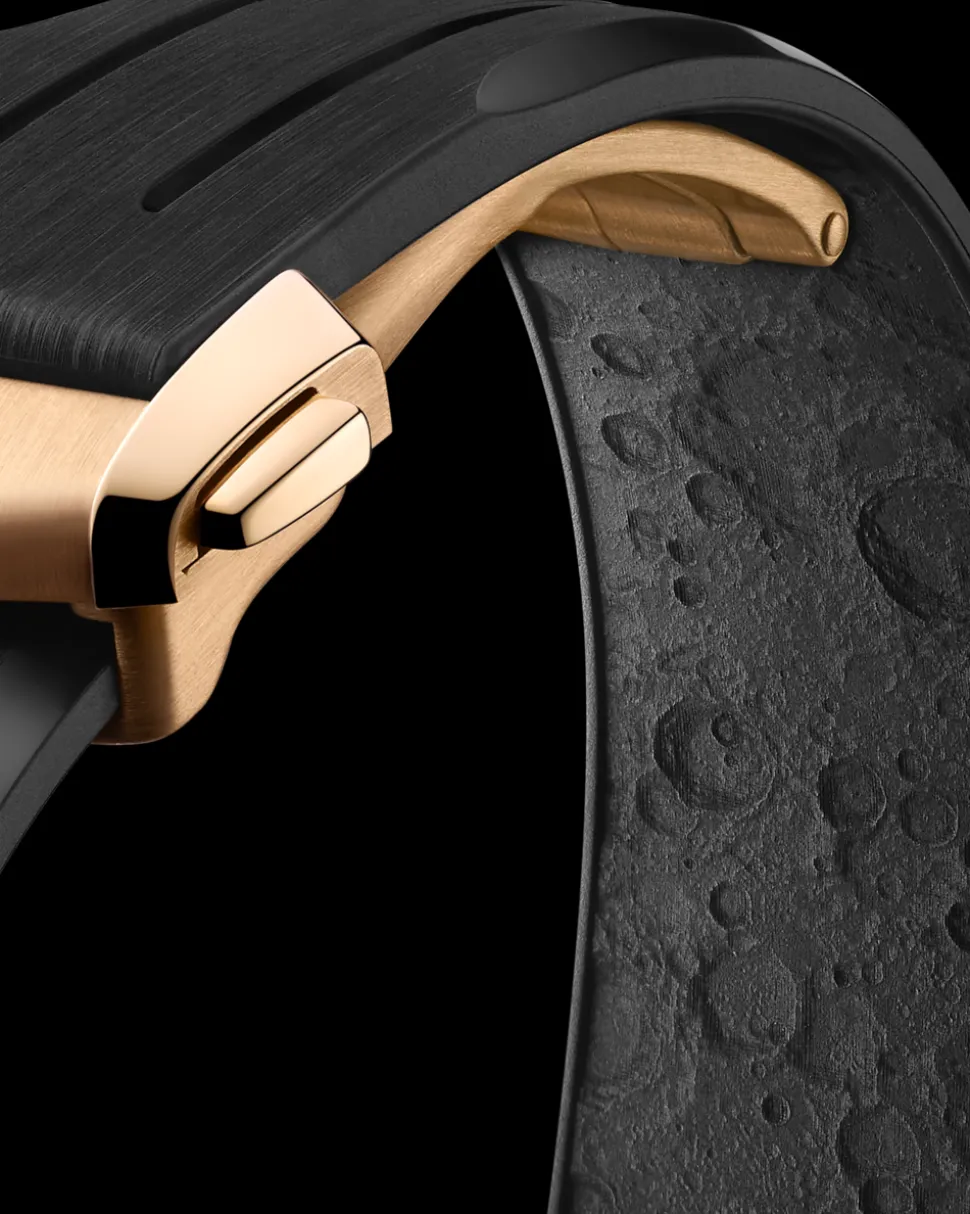 42 mm, Moonshine™ gold on rubber strap