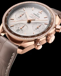 38 mm, Sedna™ gold on leather strap