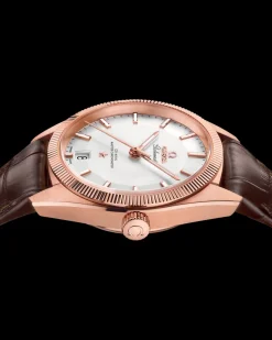 39 mm, Sedna™ gold on leather strap