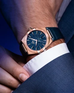 39 mm, Sedna™ gold on leather strap