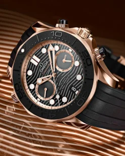 44 mm, Sedna™ gold on rubber strap