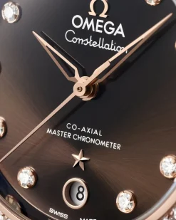 36 mm, steel ‑ Sedna™ gold on leather strap