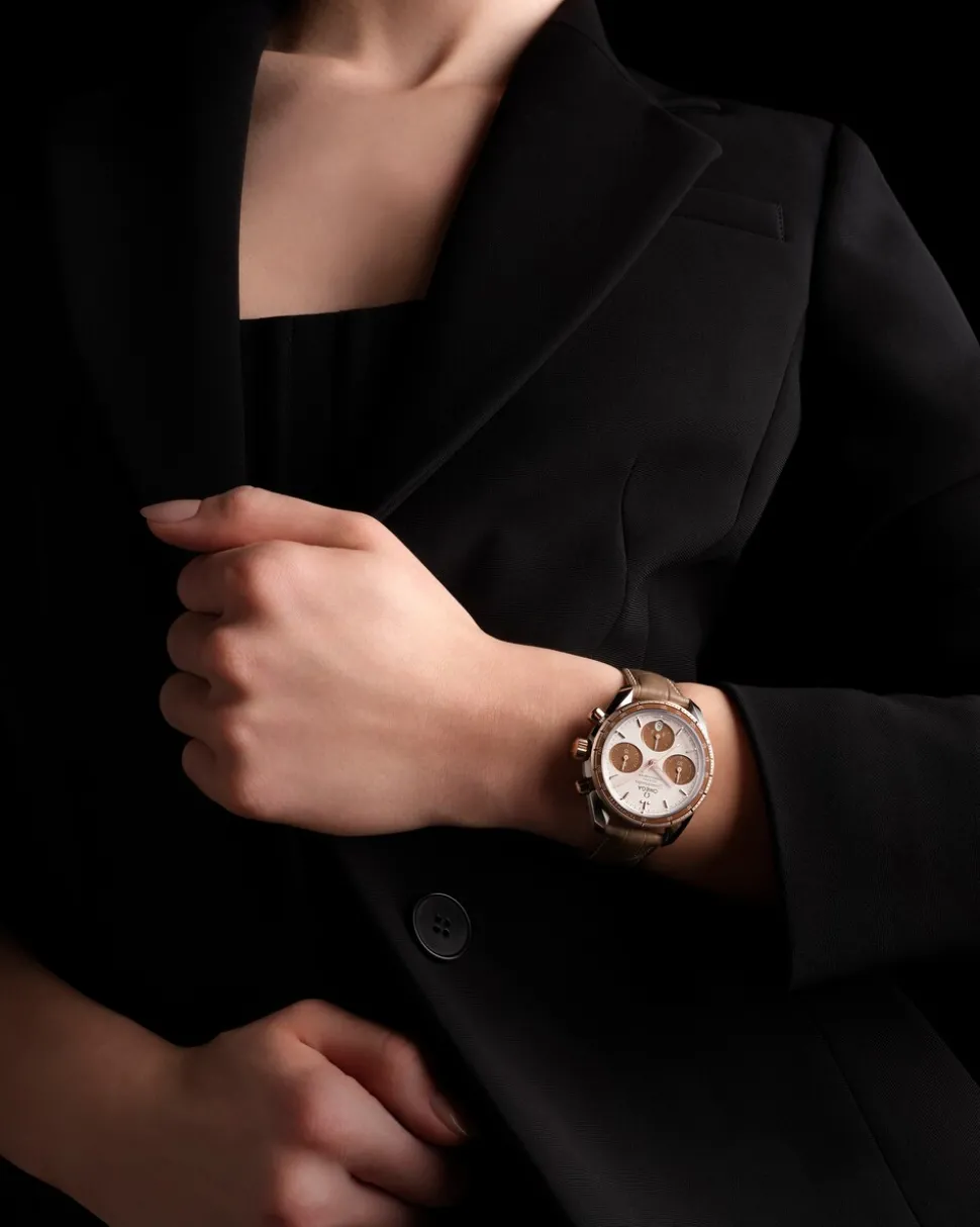 38 mm, steel ‑ Sedna™ gold on leather strap