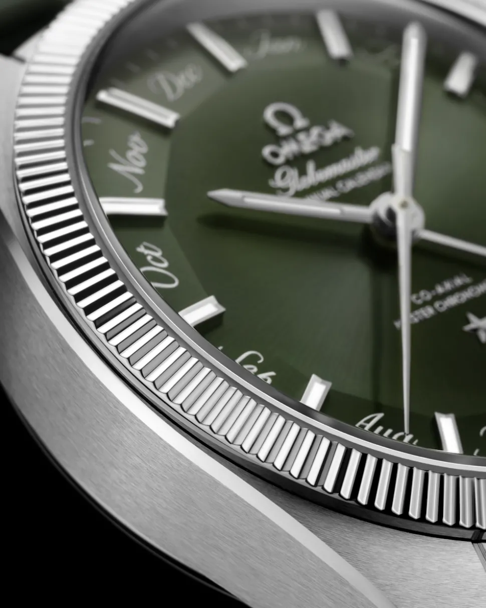 41 mm, steel on leather strap