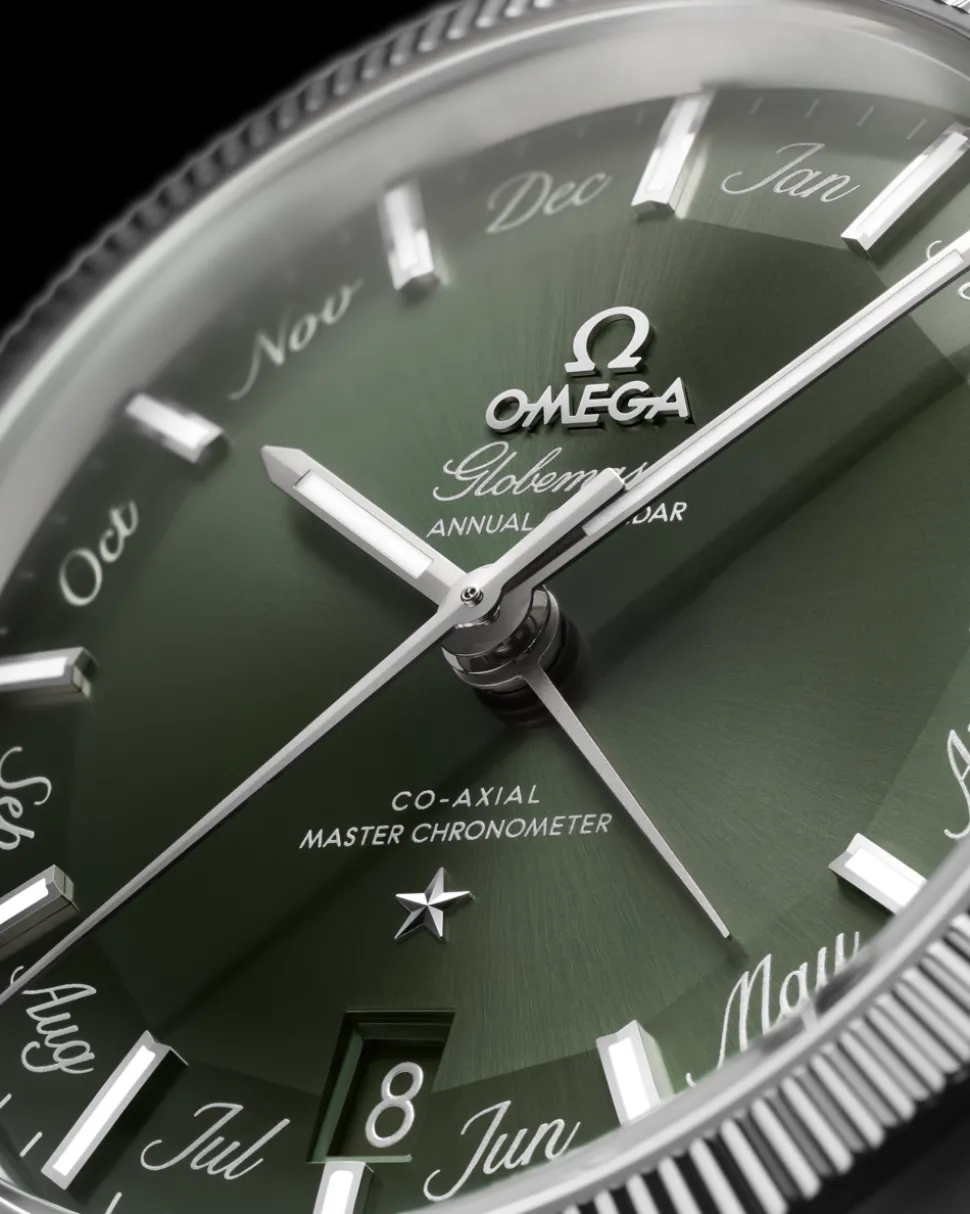 41 mm, steel on leather strap