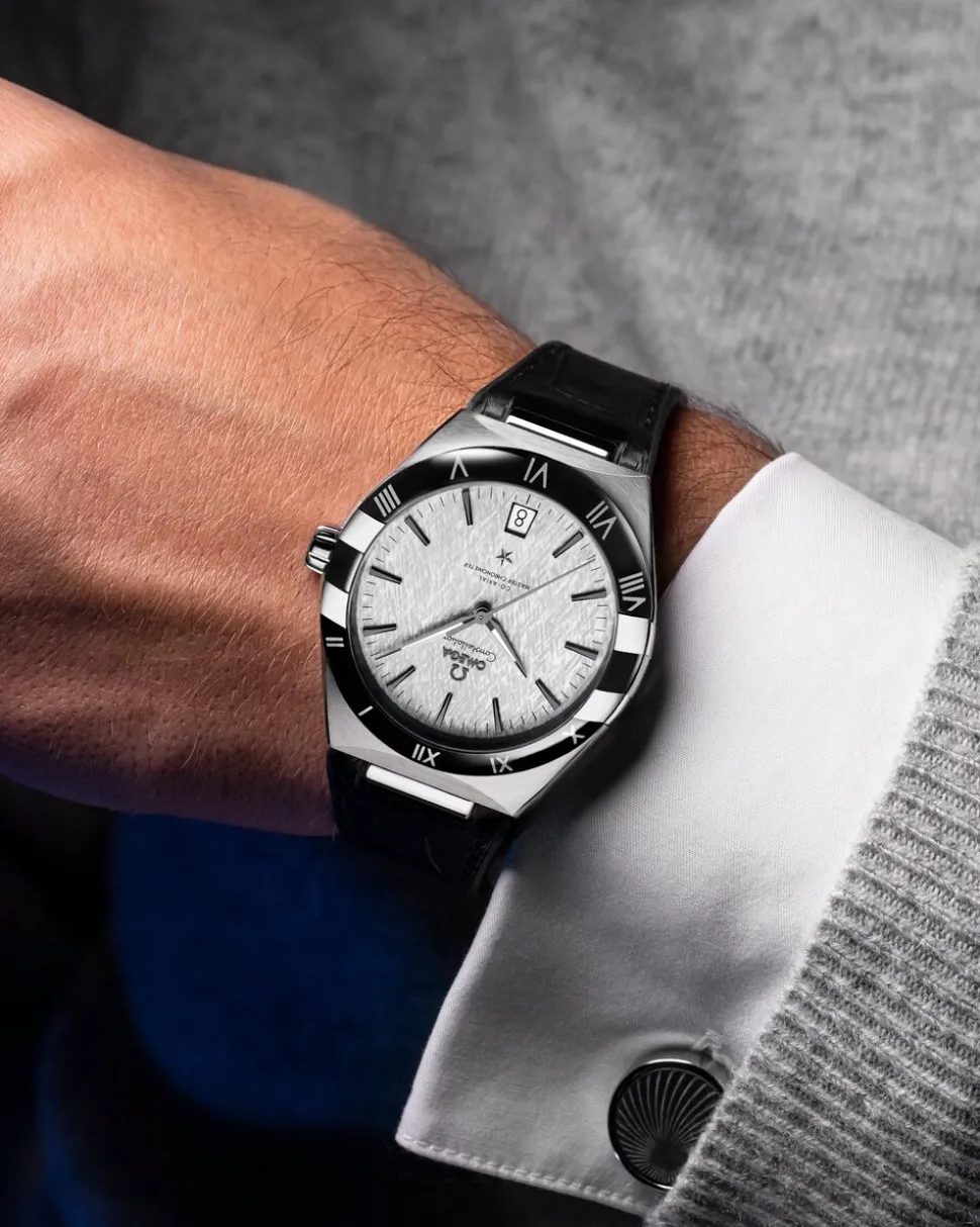 41 mm, steel on leather strap