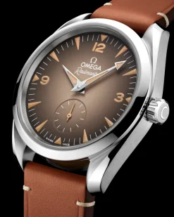 38 mm, steel on leather strap