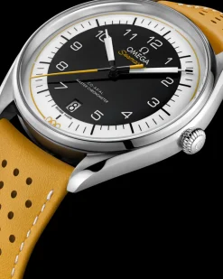 39.5 mm, steel on leather strap