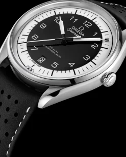39.5 mm, steel on leather strap
