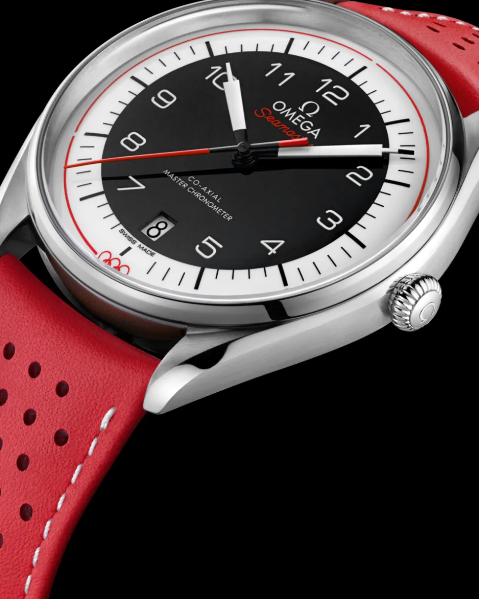39.5 mm, steel on leather strap