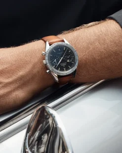 40.5 mm, steel on leather strap