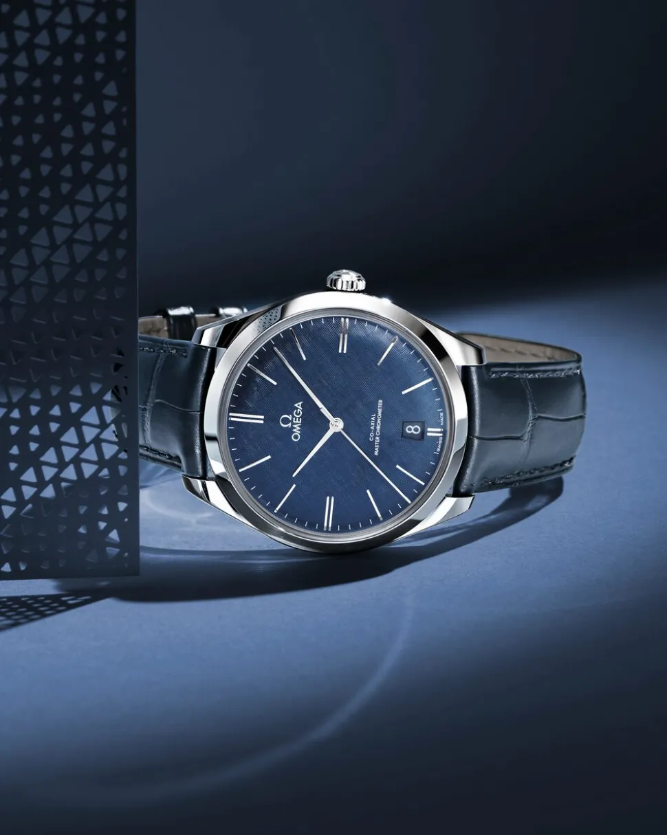 40 mm, steel on leather strap