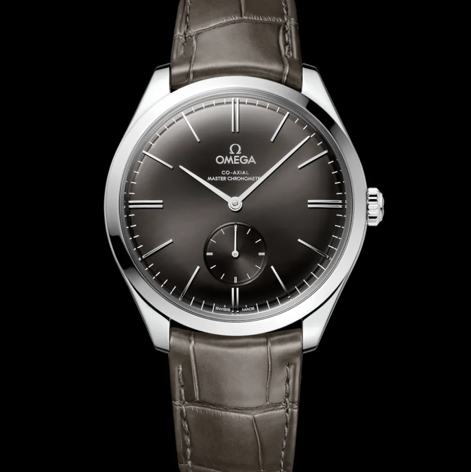 40 mm, steel on leather strap