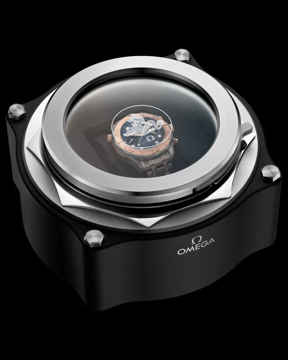 44 mm, titanium ‑ tantalum ‑ Sedna™ gold on titanium ‑ tantalum ‑ Sedna™ gold
