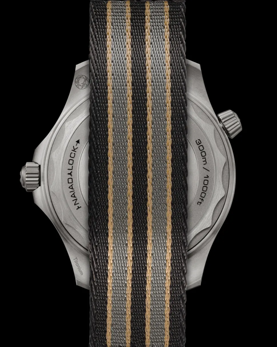 42 mm, titanium on NATO strap