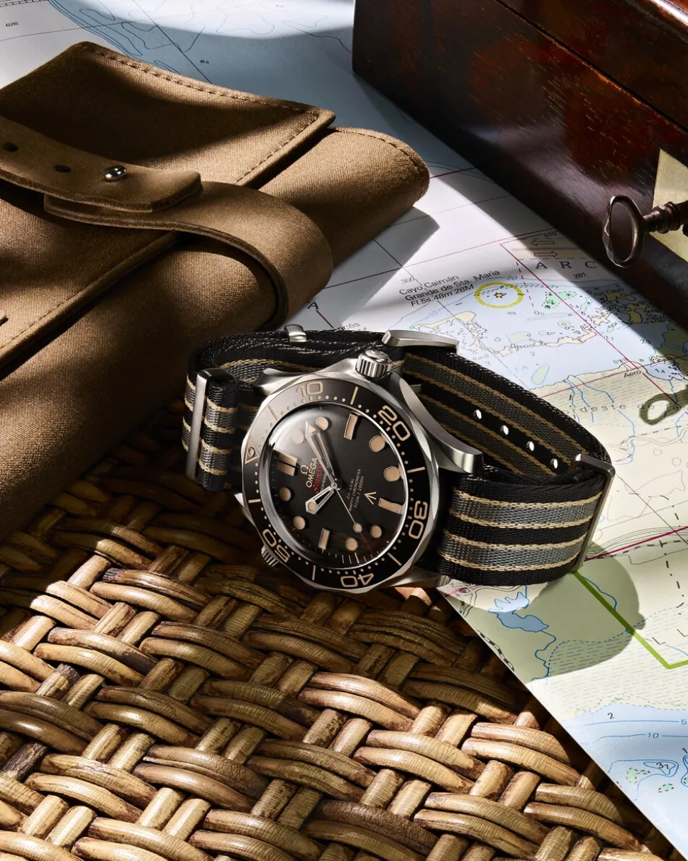 42 mm, titanium on NATO strap