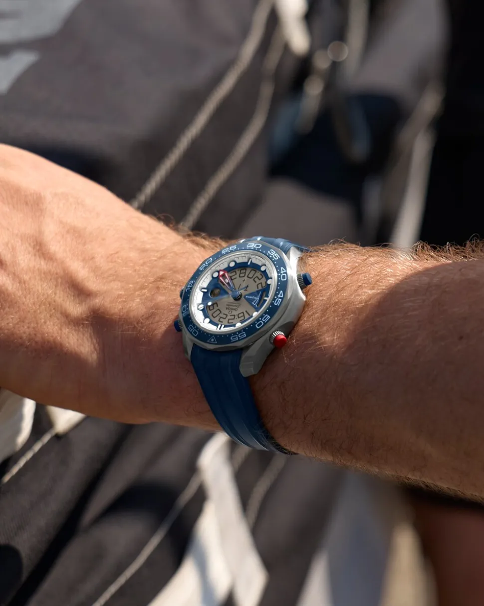 46.75 mm, titanium on rubber strap