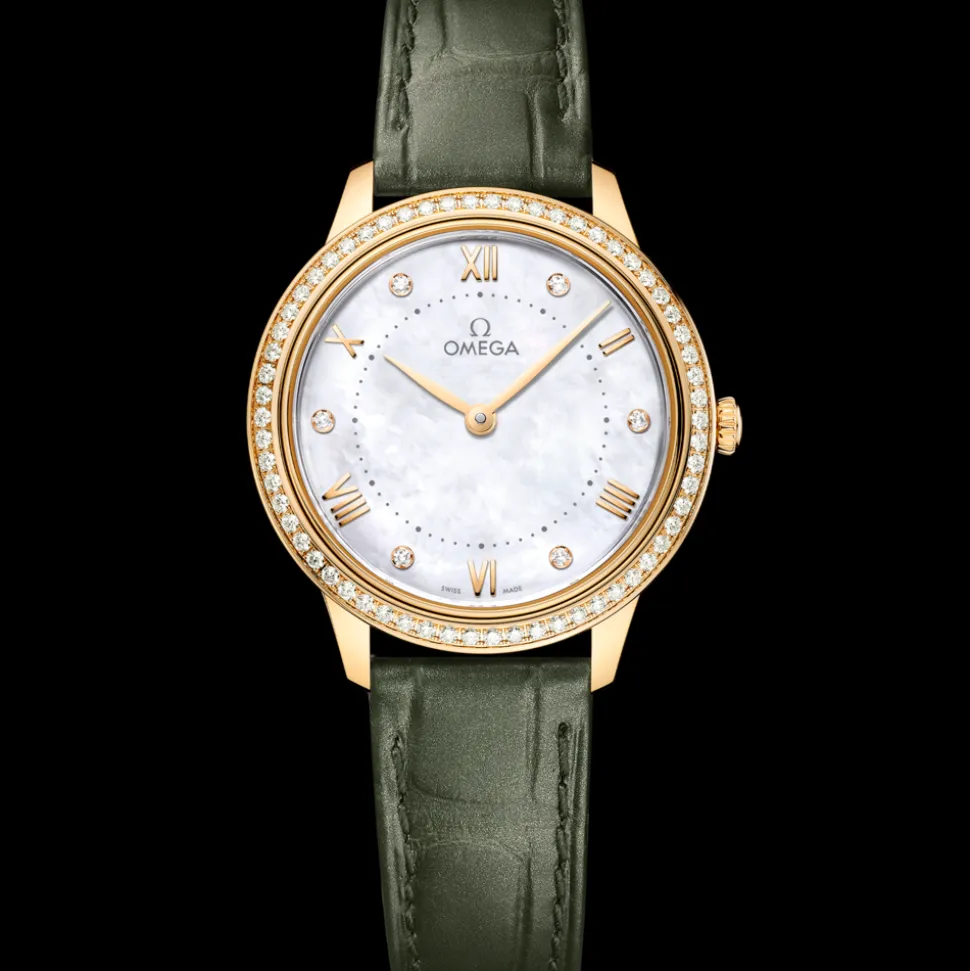 30 mm, yellow gold on leather strap
