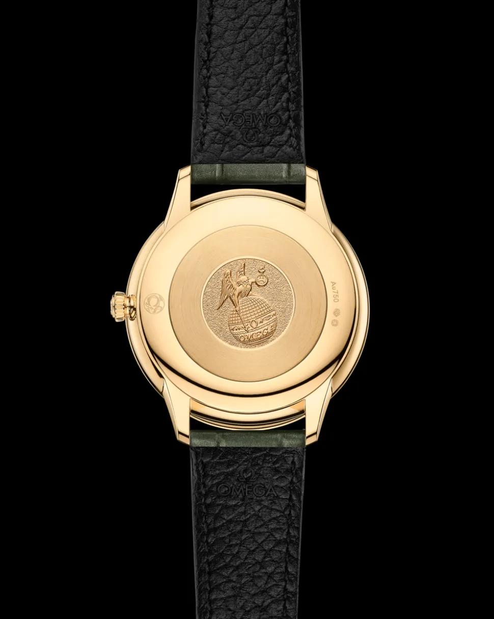 30 mm, yellow gold on leather strap