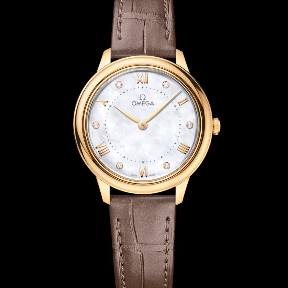 30 mm, yellow gold on leather strap