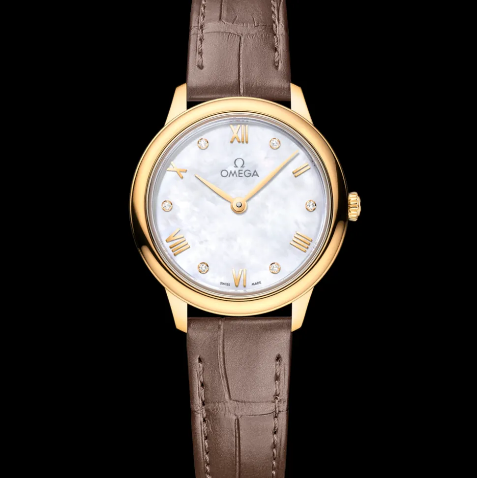 27.5 mm, yellow gold on leather strap