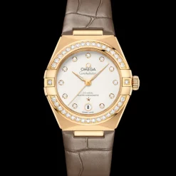 29 mm, yellow gold on leather strap