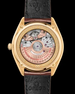 39.5 mm, yellow gold on leather strap