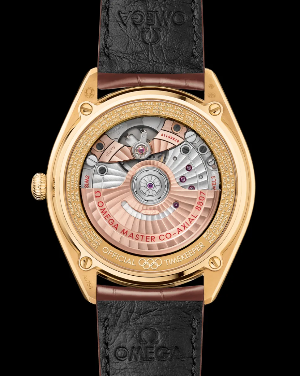 39.5 mm, yellow gold on leather strap