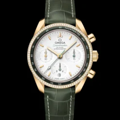 38 mm, yellow gold on leather strap