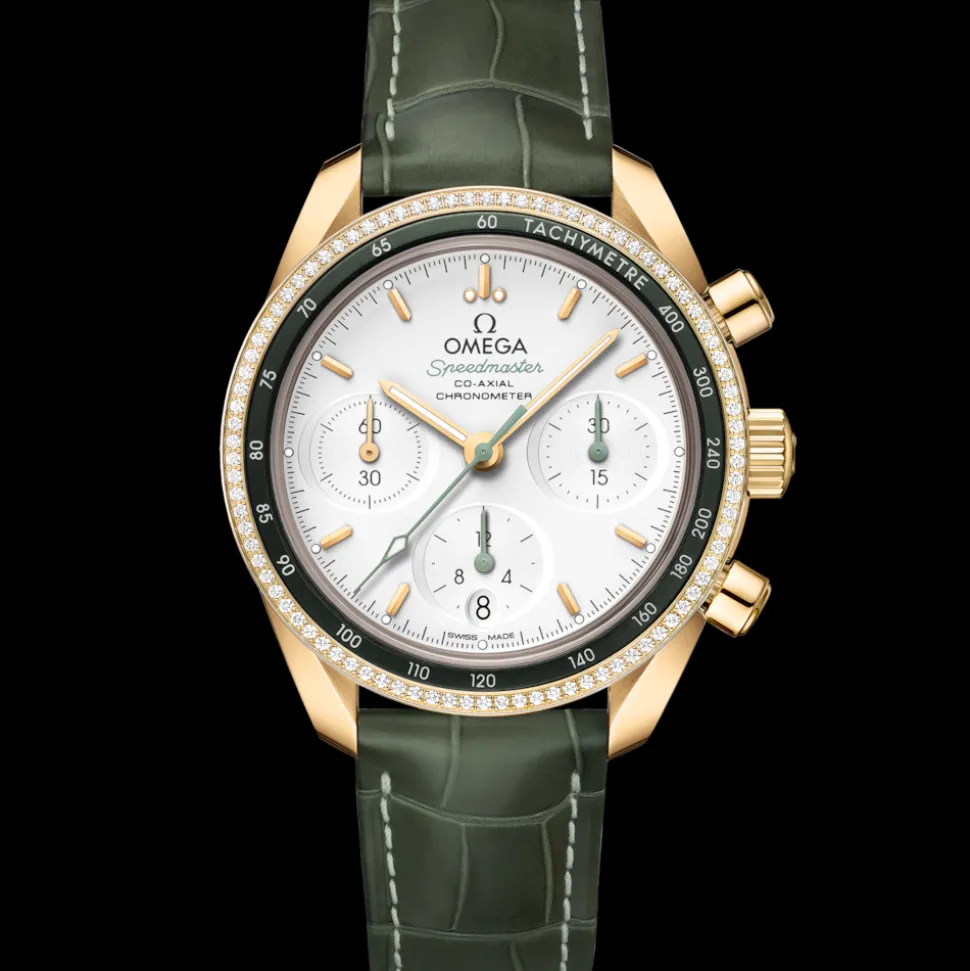 38 mm, yellow gold on leather strap