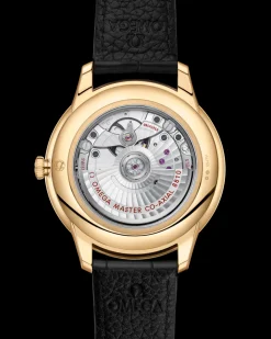 41 mm, yellow gold on leather strap