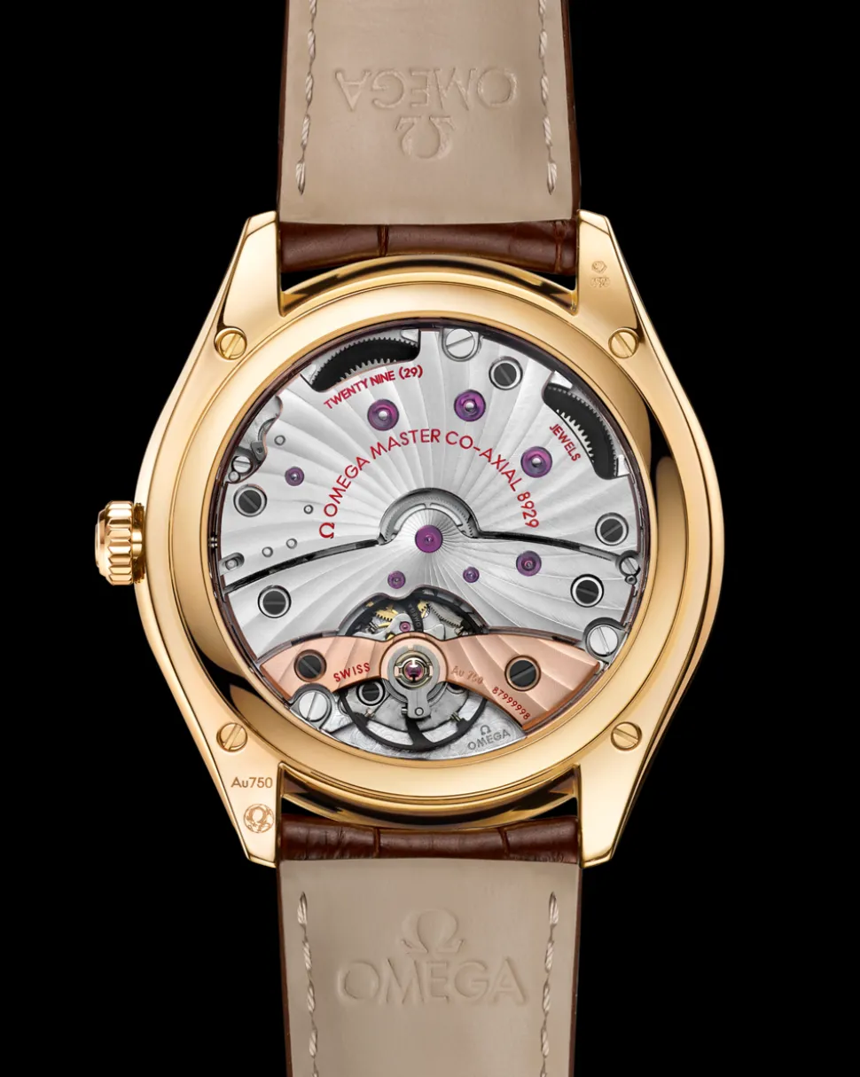 40 mm, yellow gold on leather strap