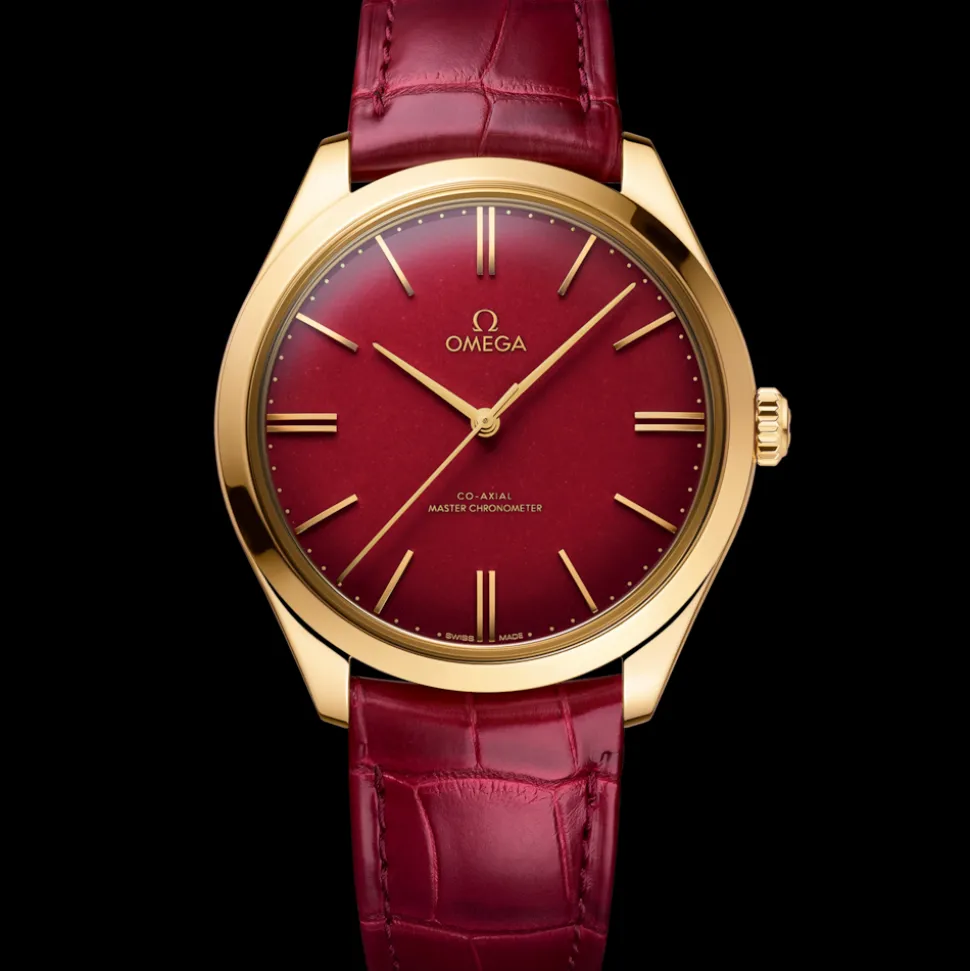 40 mm, yellow gold on leather strap