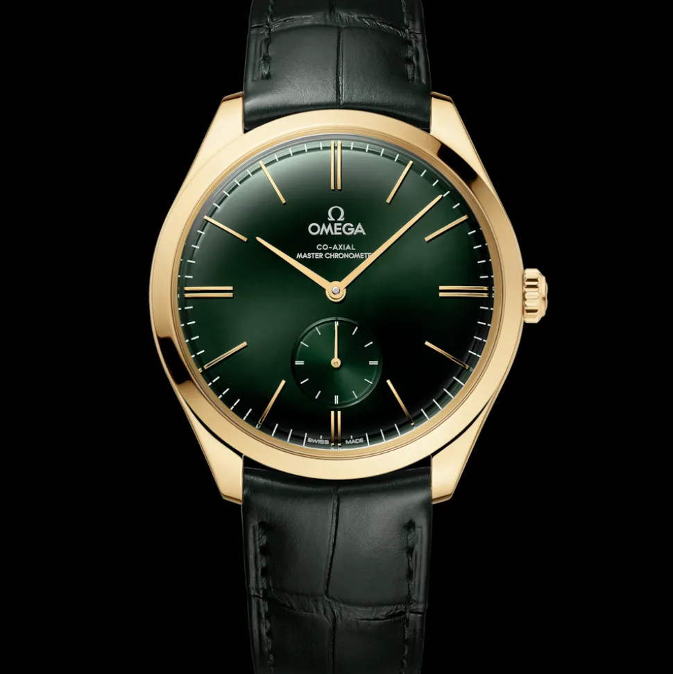 40 mm, yellow gold on leather strap