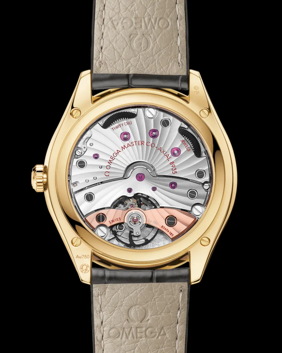 40 mm, yellow gold on leather strap