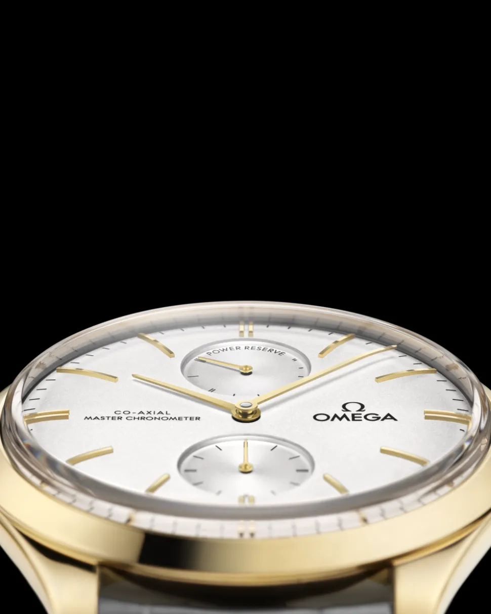 40 mm, yellow gold on leather strap