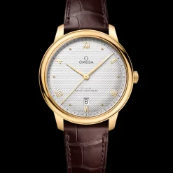 40 mm, yellow gold on leather strap
