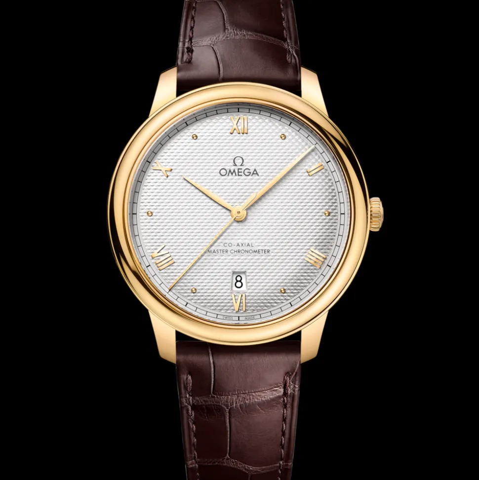 40 mm, yellow gold on leather strap
