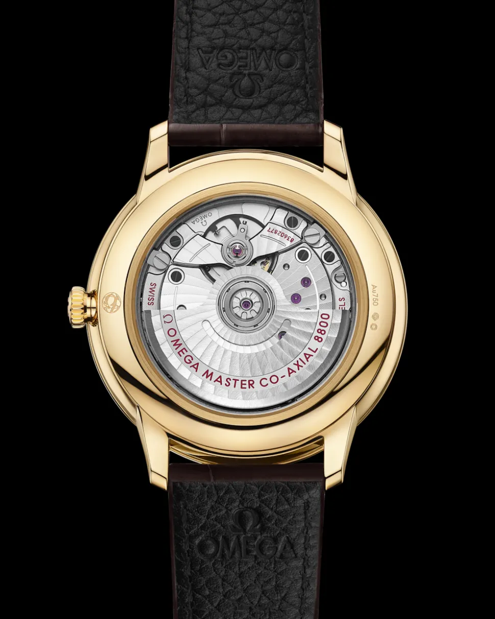 40 mm, yellow gold on leather strap