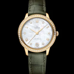 34 mm, yellow gold on leather strap