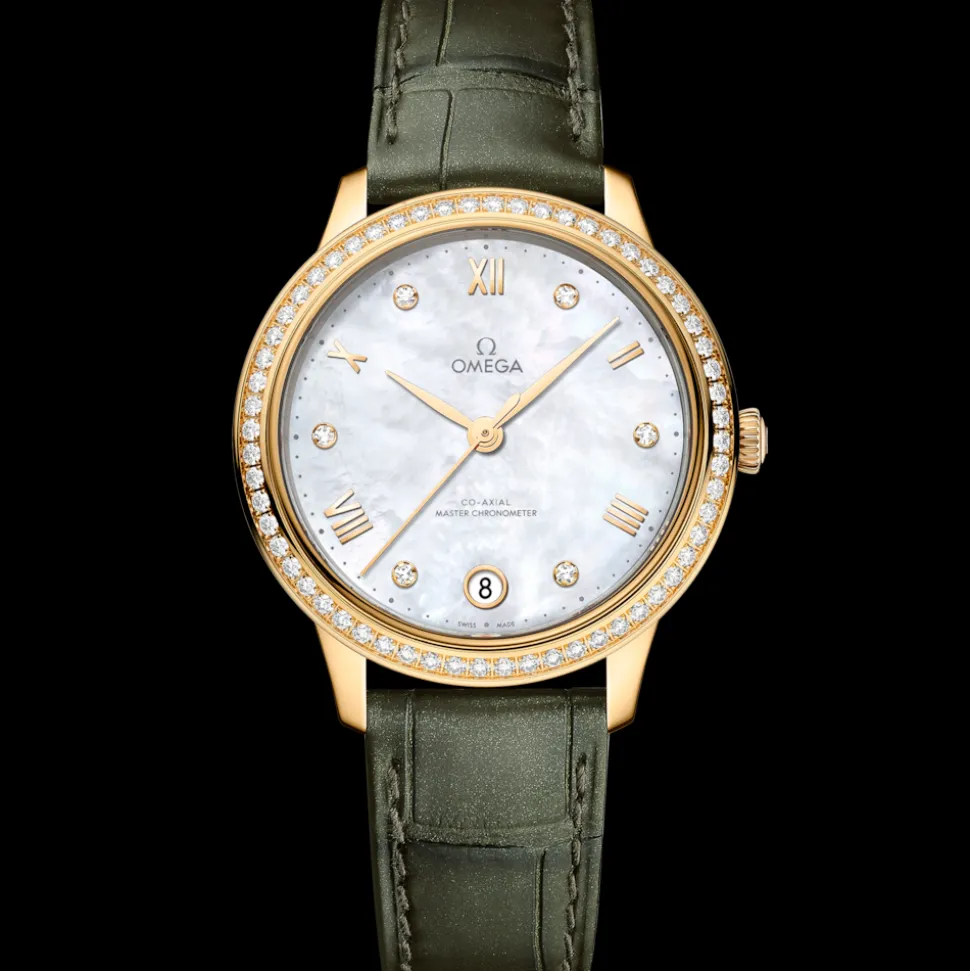 34 mm, yellow gold on leather strap