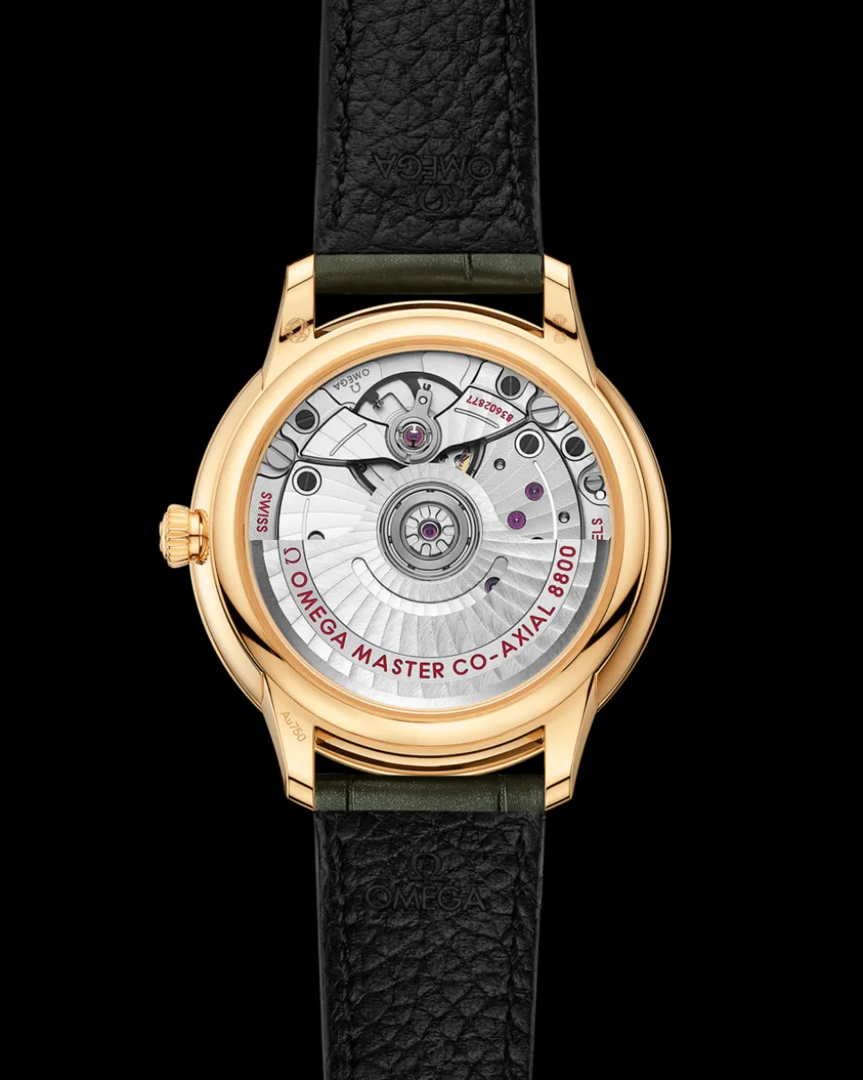 34 mm, yellow gold on leather strap