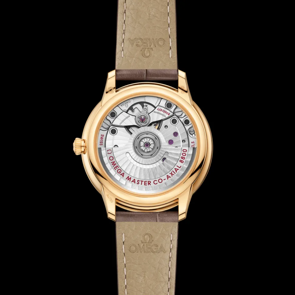 34 mm, yellow gold on leather strap