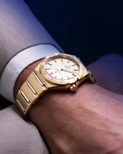 39 mm, yellow gold on yellow gold