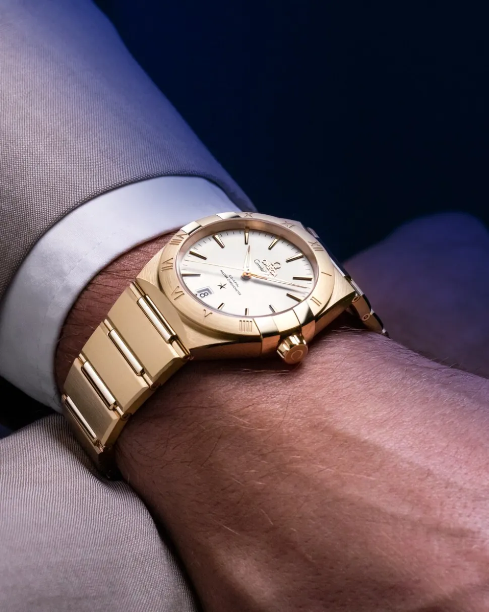 39 mm, yellow gold on yellow gold